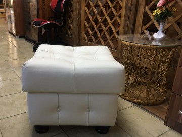 Taburet CHESTERFIELD s úl. prostorem kůže bílá Taburet CHESTERFIELD s úl. prostorem kůže bílá